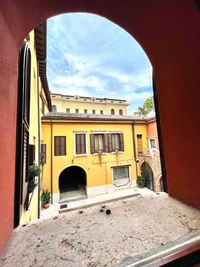 Domus Verona - Ampia Moderna Casa Su 2 Piani Nel Cuore Di Verona Exterior foto