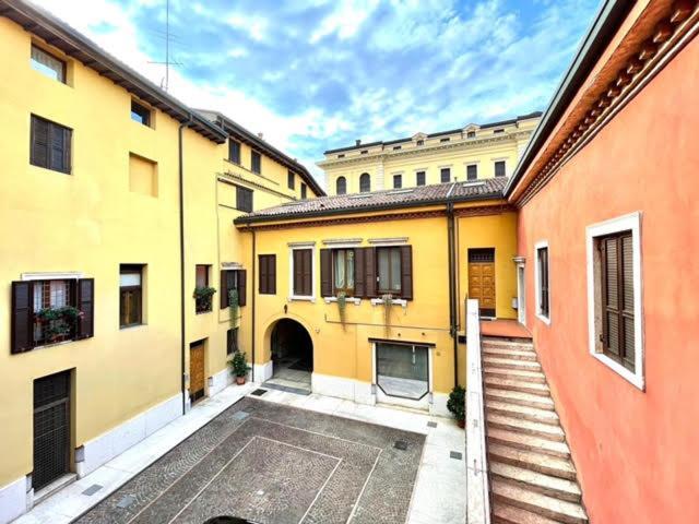 Domus Verona - Ampia Moderna Casa Su 2 Piani Nel Cuore Di Verona Exterior foto